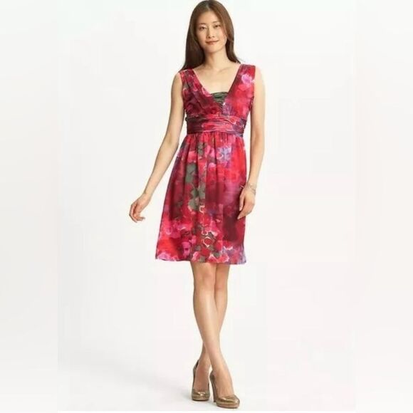 Banana Republic Dresses & Skirts - Banana Republic Red Watercolor Silk V-Neck Sleeveless Above The Knee Dress